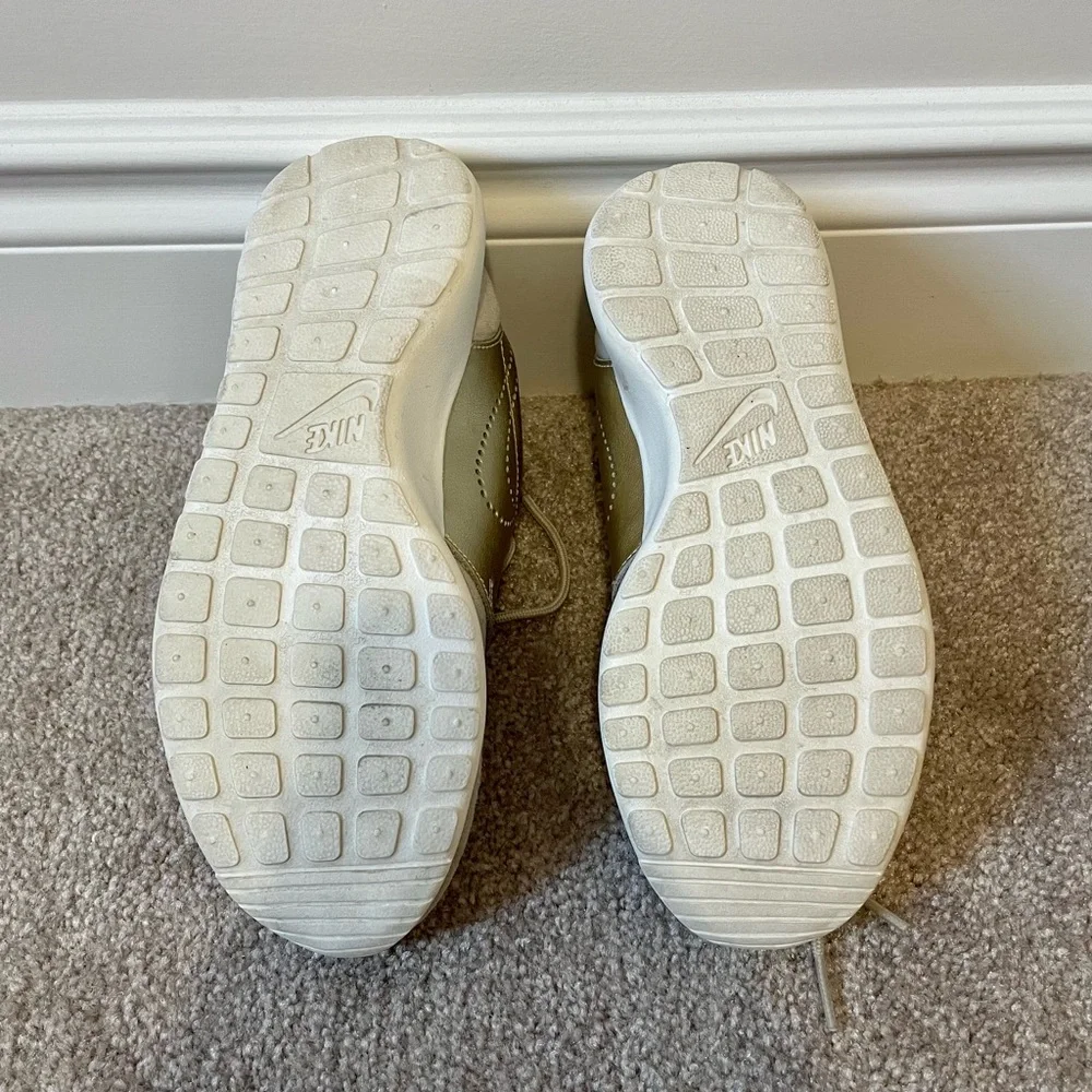 Nike Roche - Picture 3 of 3